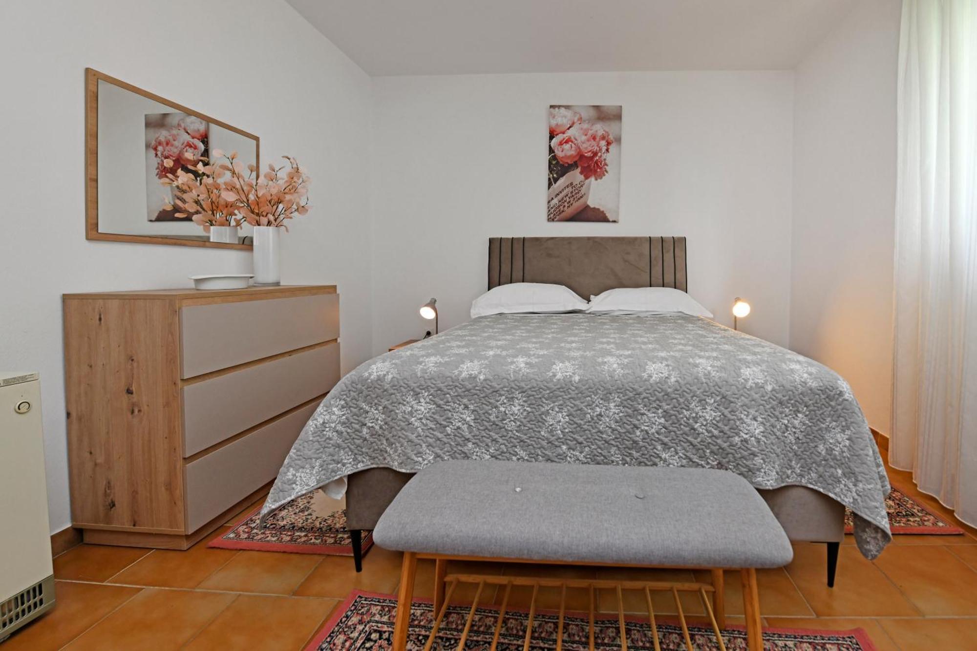 Apartment Slavica Vrvari 波雷奇 客房 照片