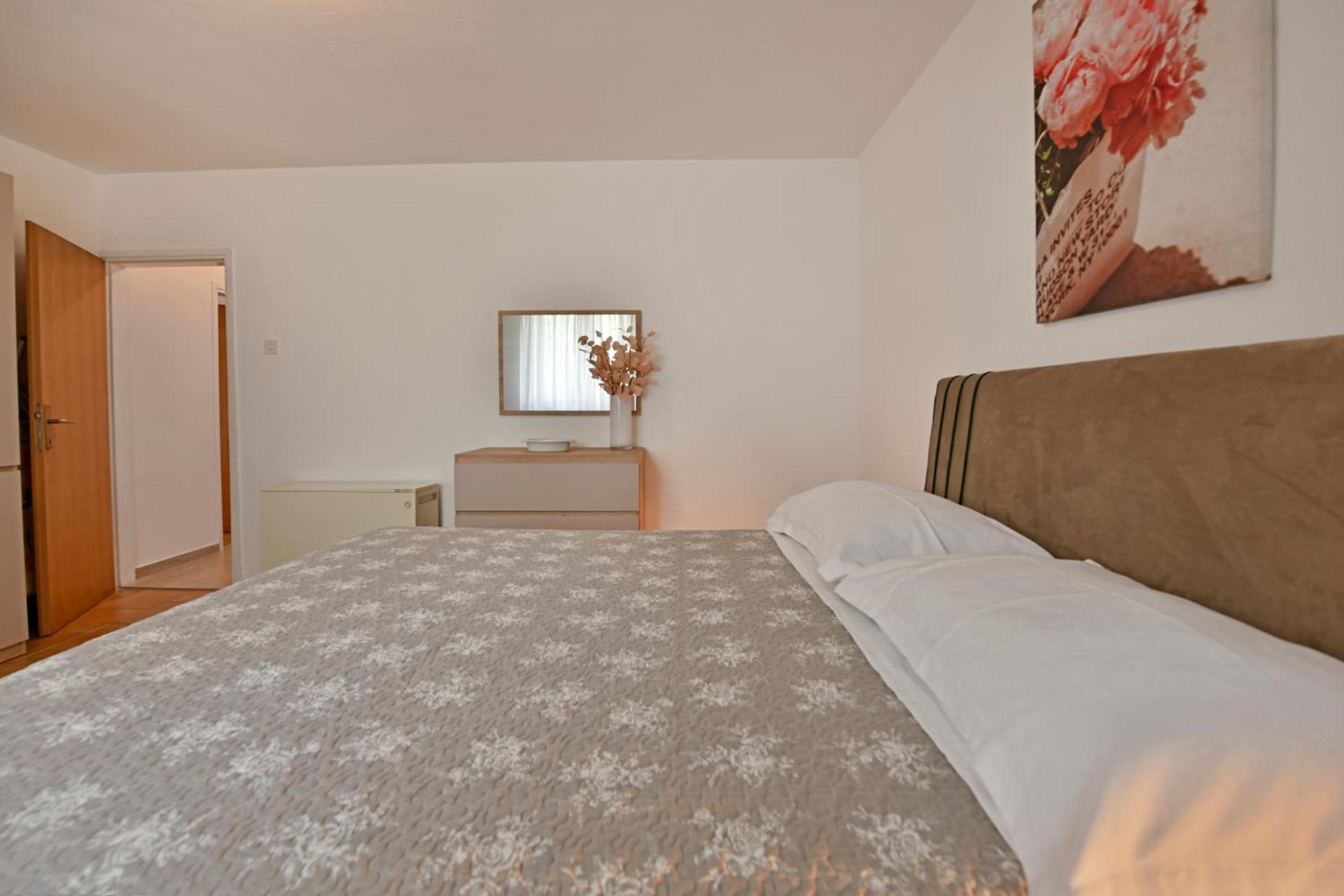Apartment Slavica Vrvari 波雷奇 客房 照片
