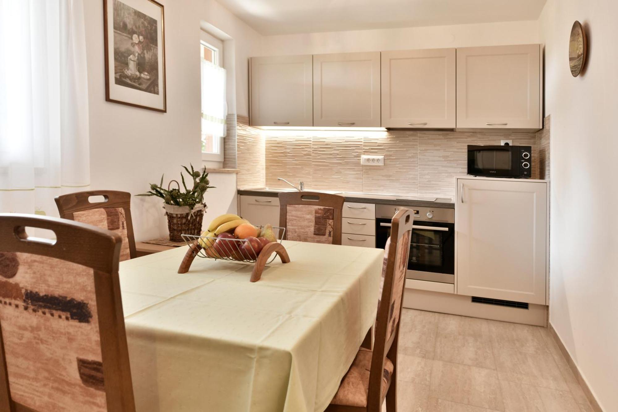 Apartment Slavica Vrvari 波雷奇 客房 照片